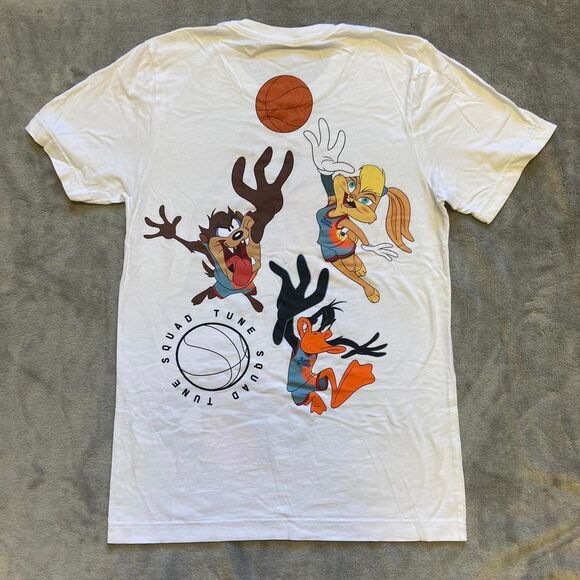Los Angeles Lakers Looney Tunes Basketball Graphic Tee - Picture 2 of 5
